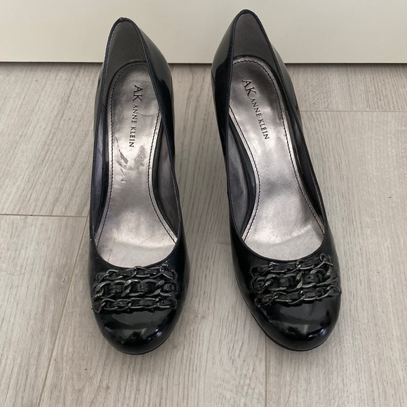 Patent high heel pumps - Picture 1 of 4